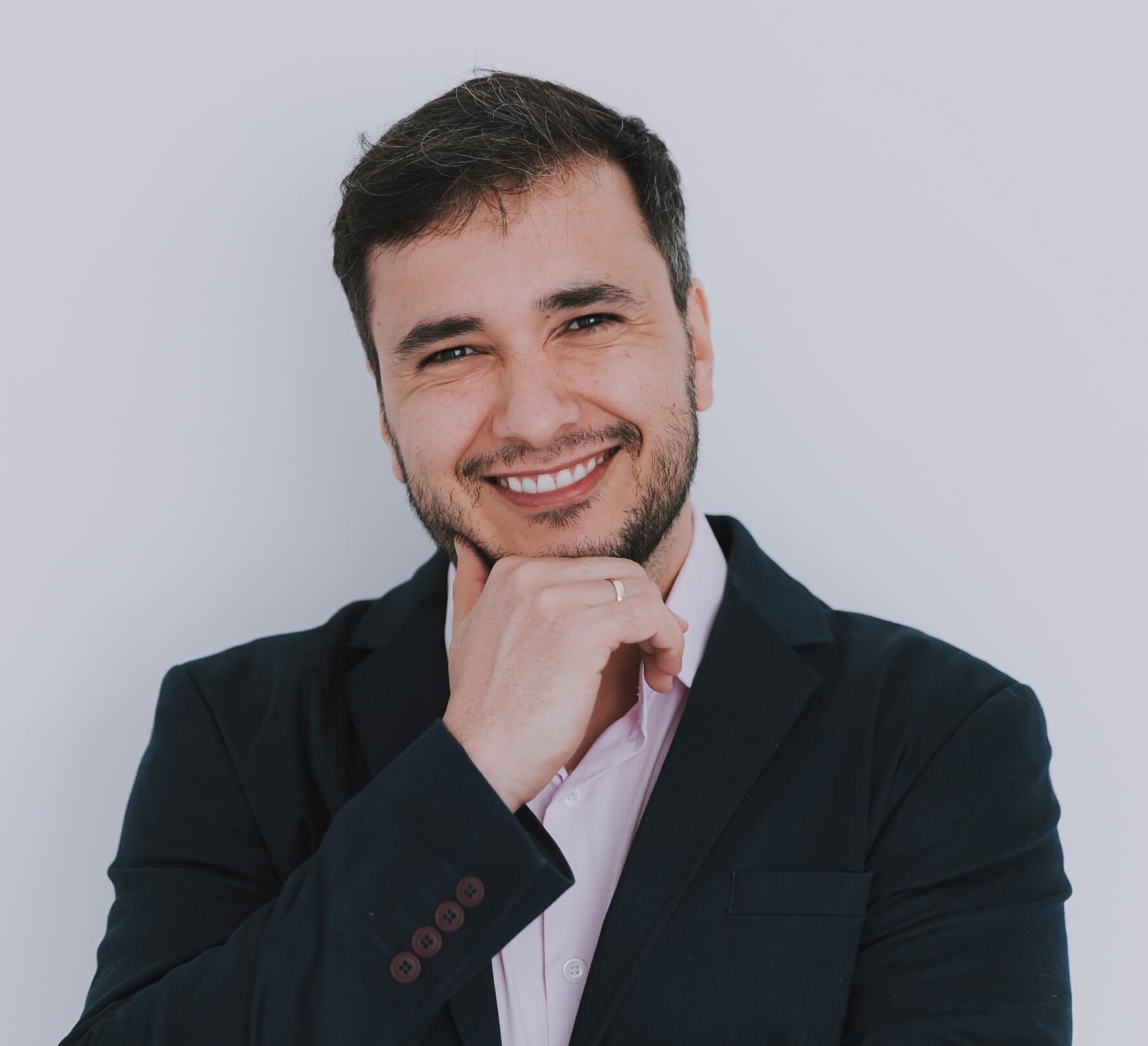 Dr. Ronaldo Velasquez